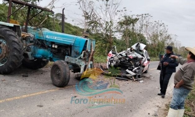Brutal choque en la carretera Tuxpan–Tamiahua deja dos lesionados; taxi quedó destrozado