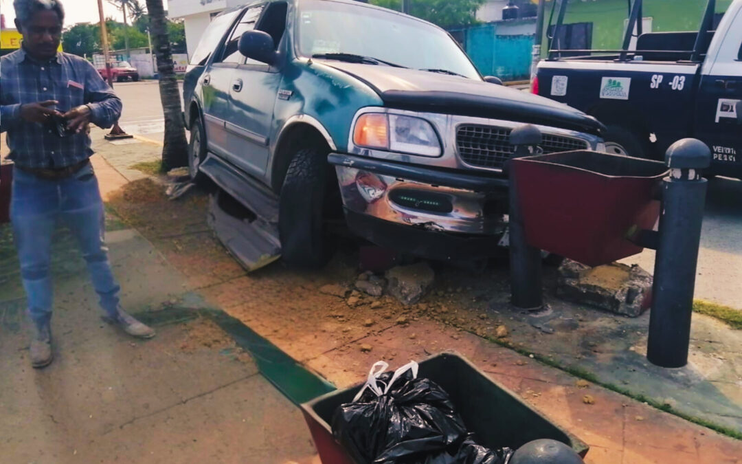 Ebrio conductor se salva de morir tras estrellarse junto a la Laguna de Tamiahua