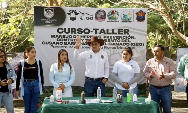 Concejo de Tamiahua y SENASICA capacitan a ganaderos contra el Gusano Barrenador
