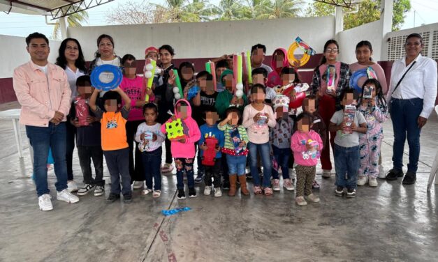 TRANSFORMA DIF MUNICIPAL SONRISAS EN ACCIÓN; ENTREGA JUGUETES Y PIÑATAS EN COMUNIDADES DE TAMIAHUA